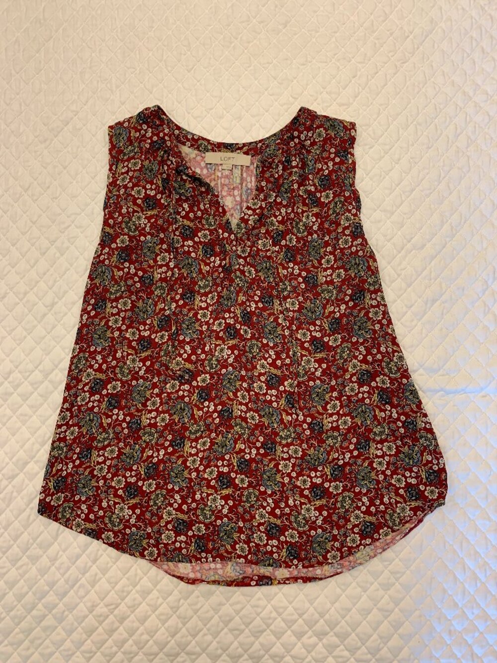Women’s Loft Patterned Sleeveless V-Neck Blouse L